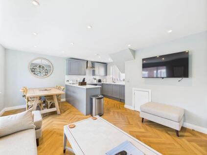 Sea Apartment, 6 Bridge Street