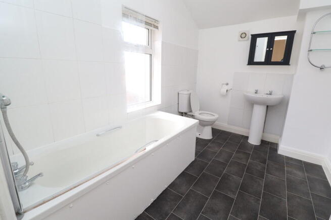 2 bed Semi-Detached to rent Image 8