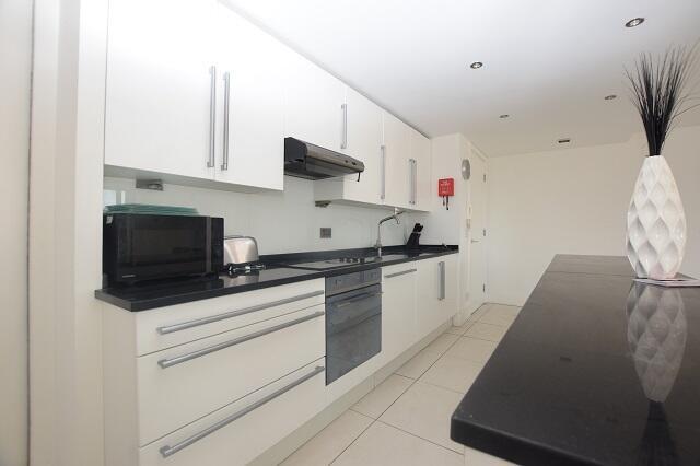 2 bed Apartment to rent Image 5