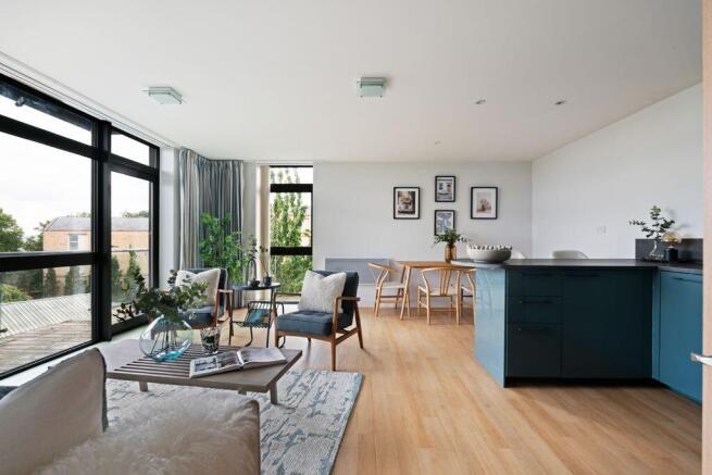 Kitchen/dining/living room