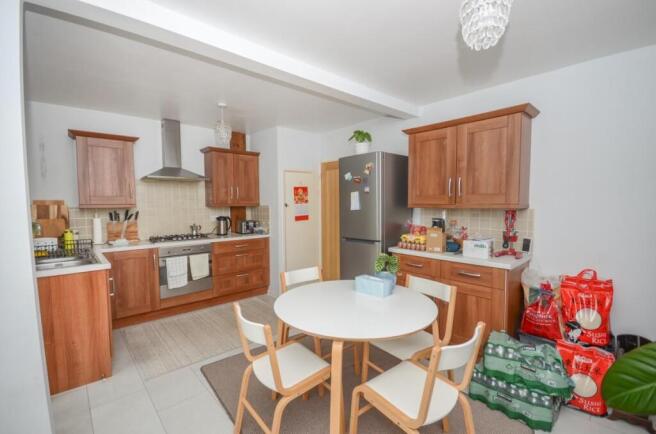 Kitchen pic 2.jpg