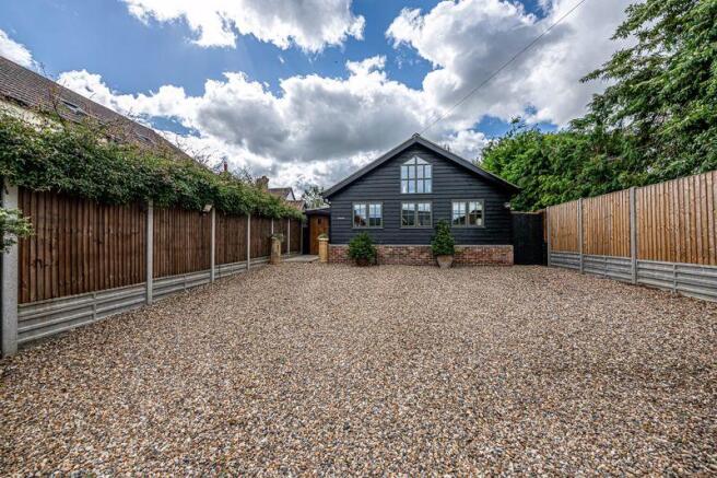 Front View & Driveway