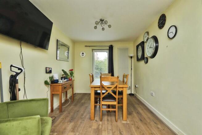 5 bed Town House for sale Image 5