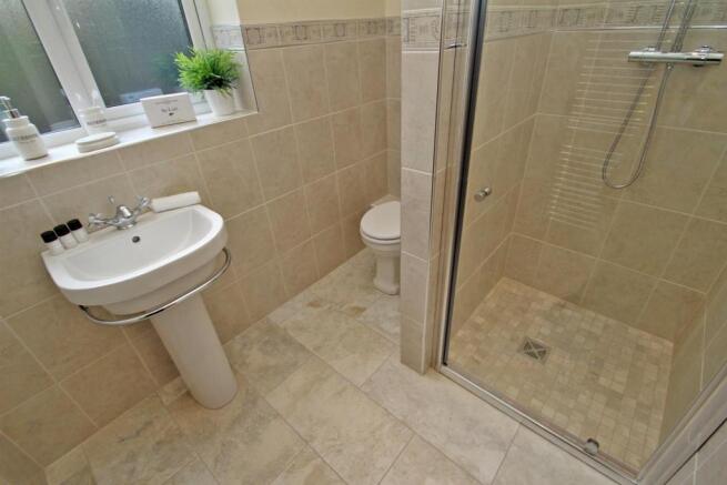EN SUITE