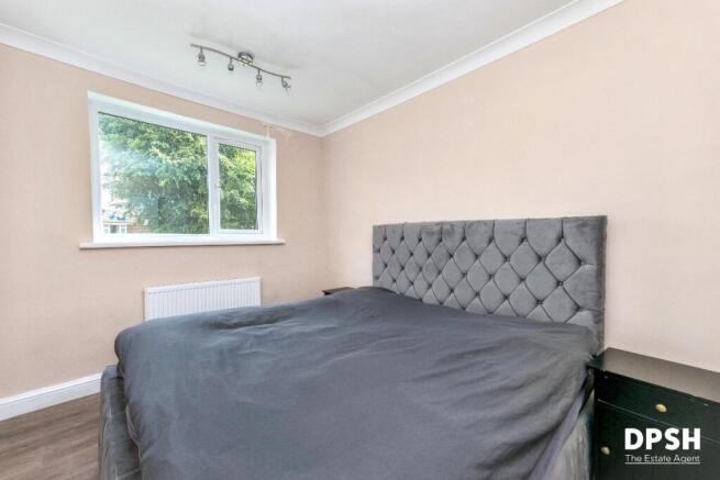 2 bed Flat for sale Image 7