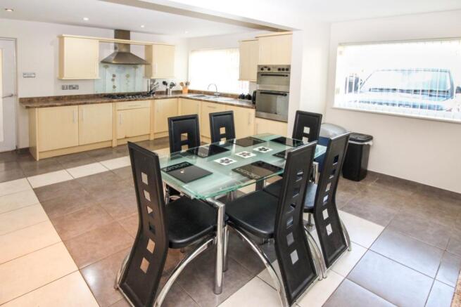 Kitchen/Dining Room