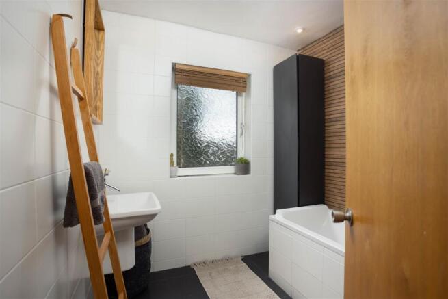3 bed Semi-Detached for sale Image 7
