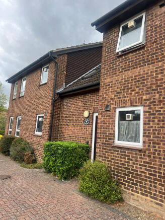 Studio to rent Sellwood Drive, London EN5 2RW