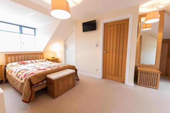 Master Bedroom (1)