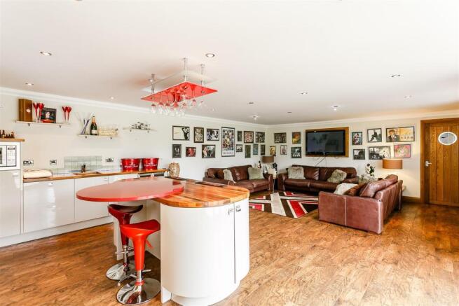 8300160-interior05.jpg