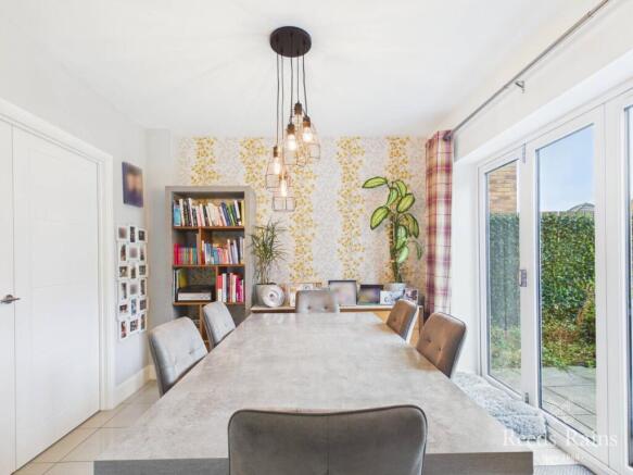 5 bed Detached for sale Image 10