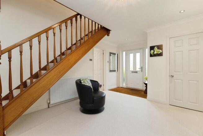 4 bed Detached for sale Image 11