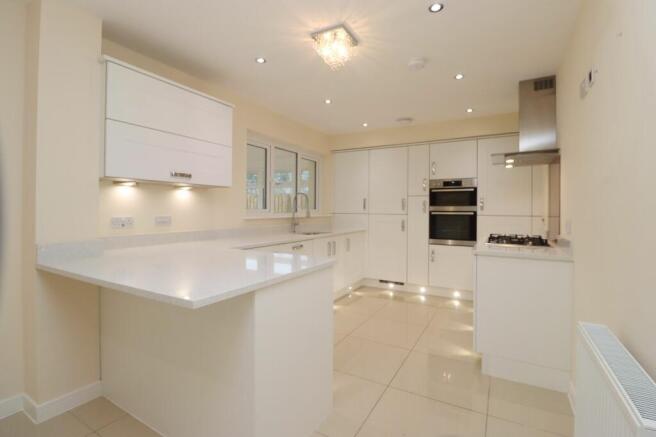 Kitchen/Breakfasting Area