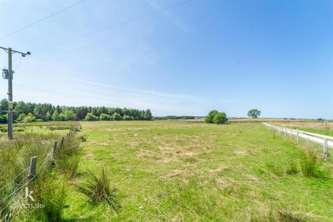 4 bed Semi-Detached for sale Image 7