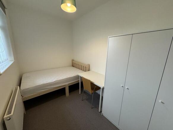 1 bed House Share to rent Image 7