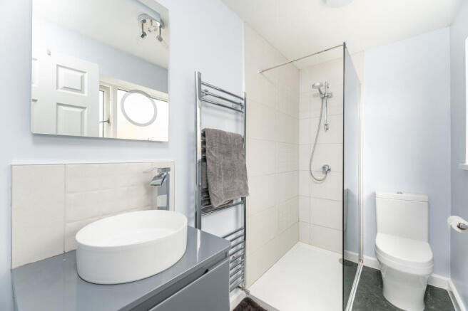 5 bed Detached for sale Image 12