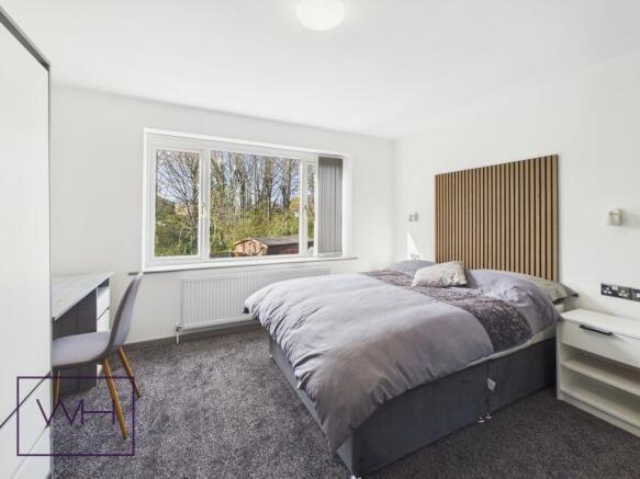 CAM04980G0-PR0127-ST