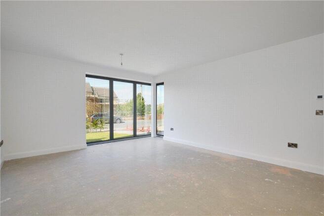 5 bed Detached for sale Image 12