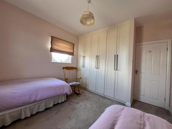 4 bed Semi-Detached for sale Image 11