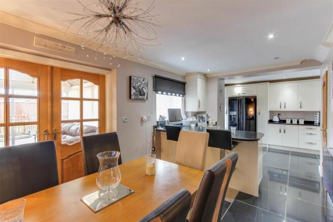 23 Whitland Way-7.jpg