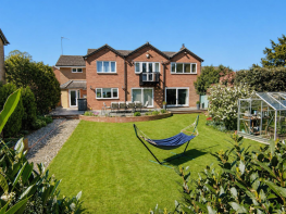7, The Glebe, Daventry NN11 3AZ