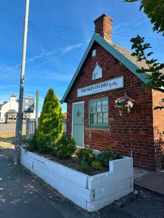 Commercial in a prime location