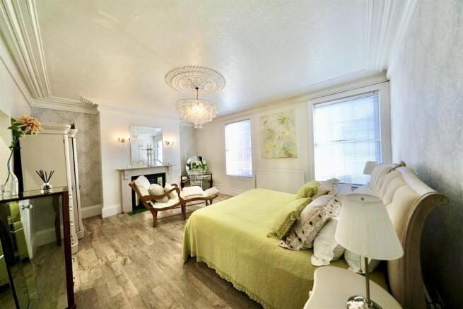 4 bed Terraced for sale Image 10