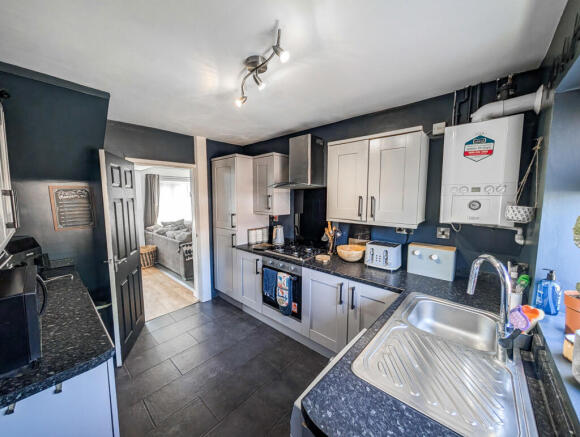 3 bed Semi-Detached for sale Image 7