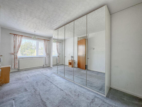 4 bed Semi-Detached for sale Image 8