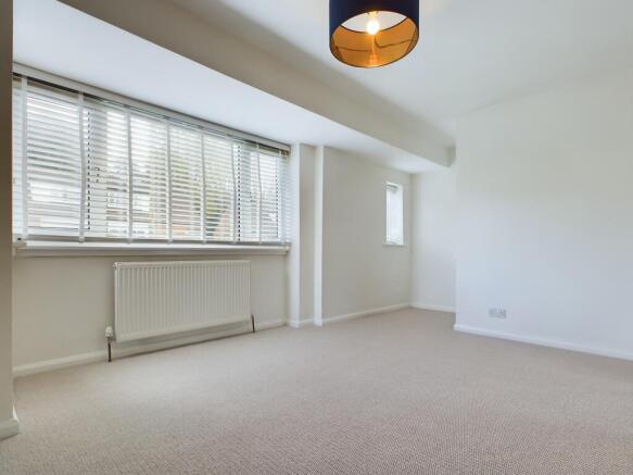 2 bed Semi-Detached to rent Image 11
