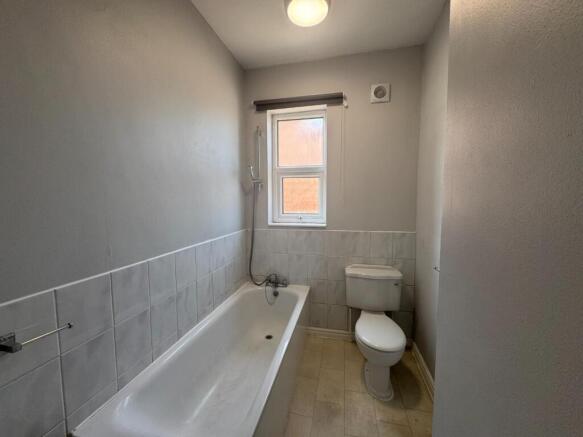 2 bed Terraced to rent Image 7