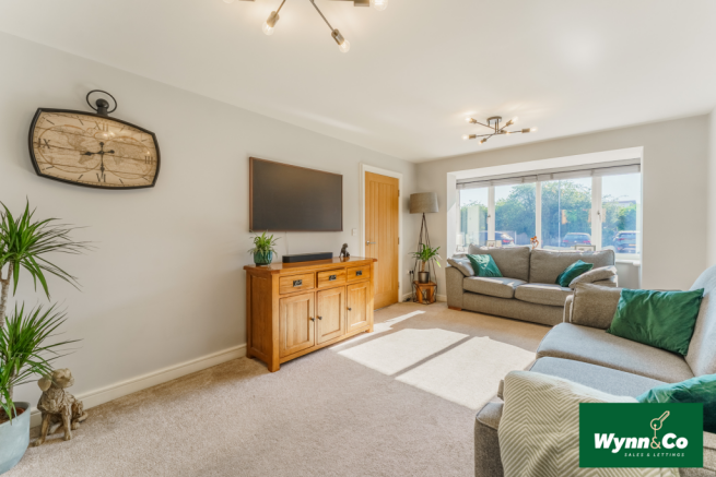 5 bed Detached for sale Image 8
