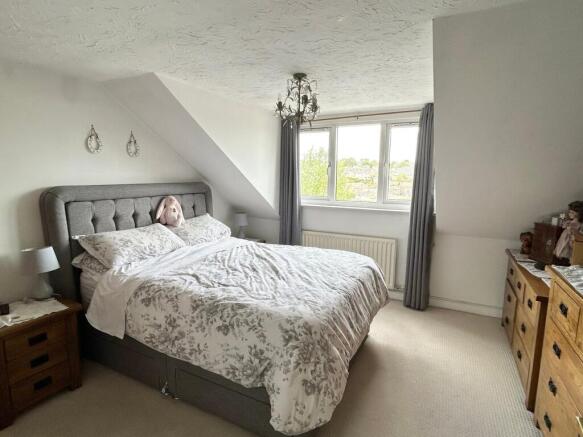 4 bed Detached for sale Image 9