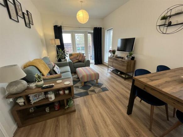 Open Plan Lounge & Dining Kitchen