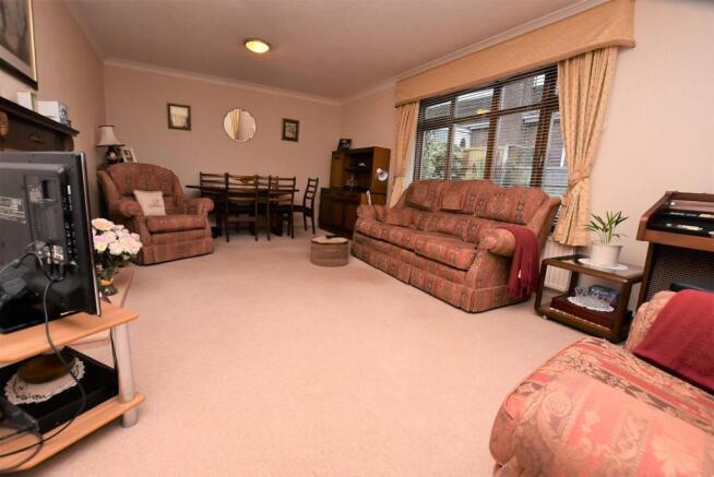 new lounge.JPG