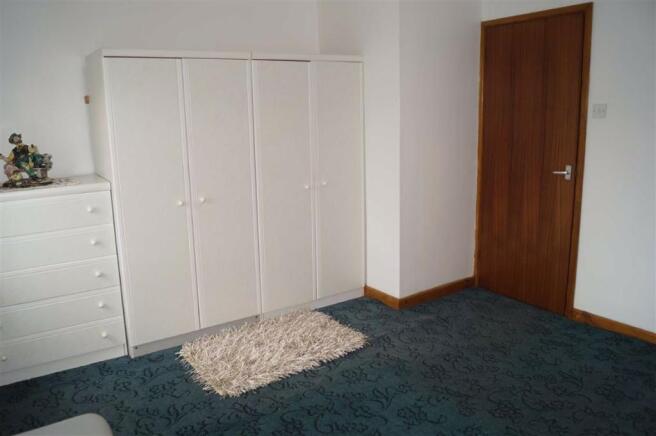 BEDROOM 1 MASTER (FRONT)