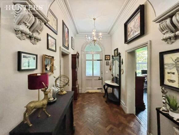 5 bed Detached for sale Image 11