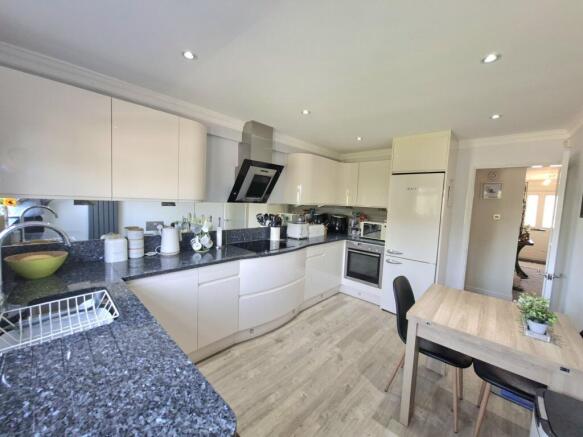 4 bed Detached for sale Image 5