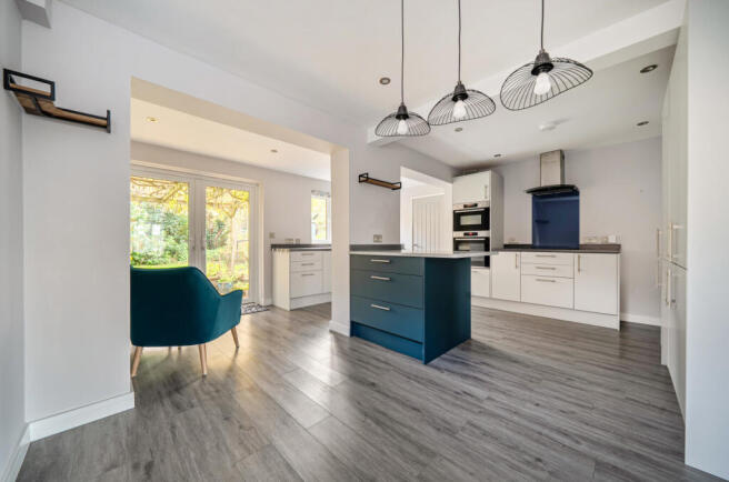 1380129-22-690cc7...