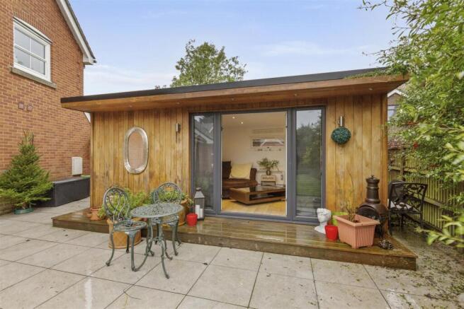 GARDEN STUDIO/OFFICE