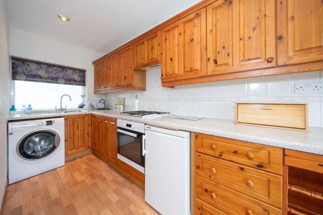 Kitchen - view to the front
