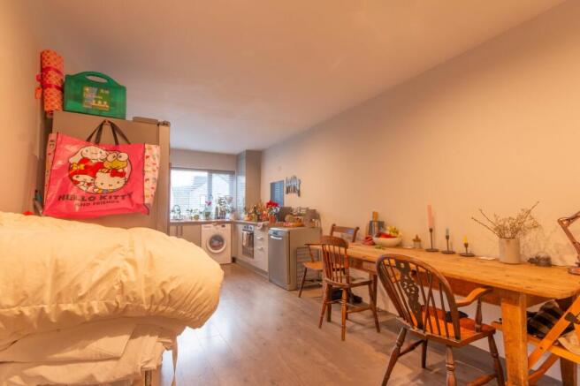 4 bed Semi-Detached for sale Image 11