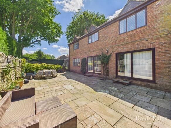 5 bed Detached for sale Image 11