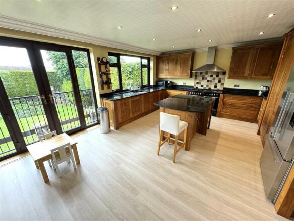 LIVING KITCHEN
