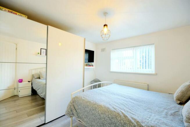 Bedroom 1_1.jpeg