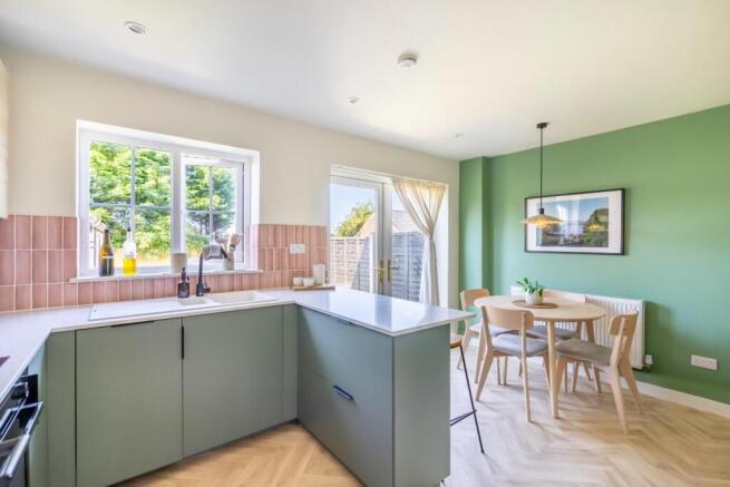 3 bed Semi-Detached for sale Image 6