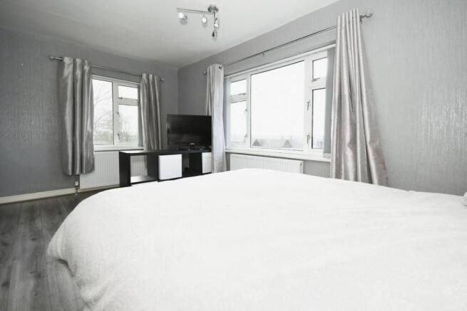 BEDROOM 1 02.jpg