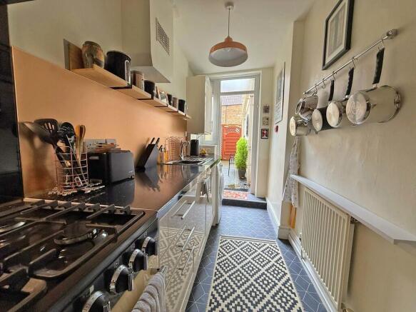 2 bed Apartment for sale Image 5