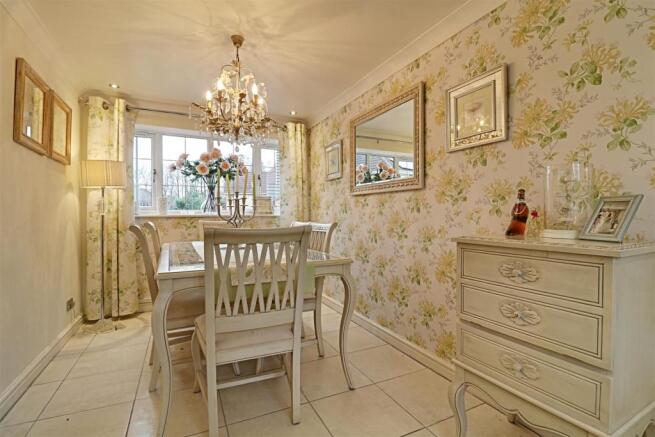 FORMAL DINING ROOM measuring