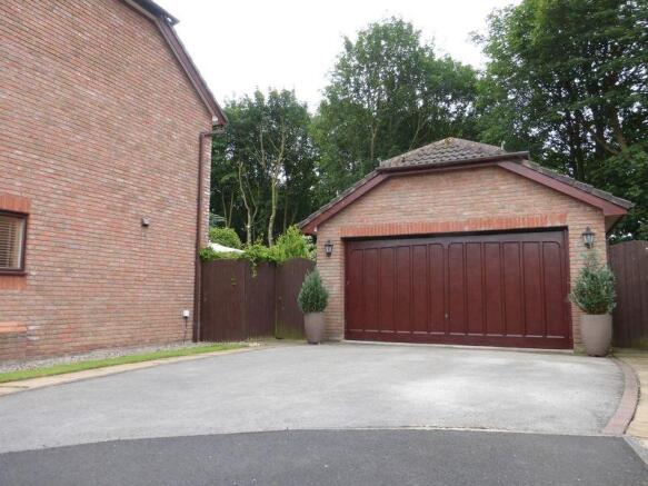 Detached Garage